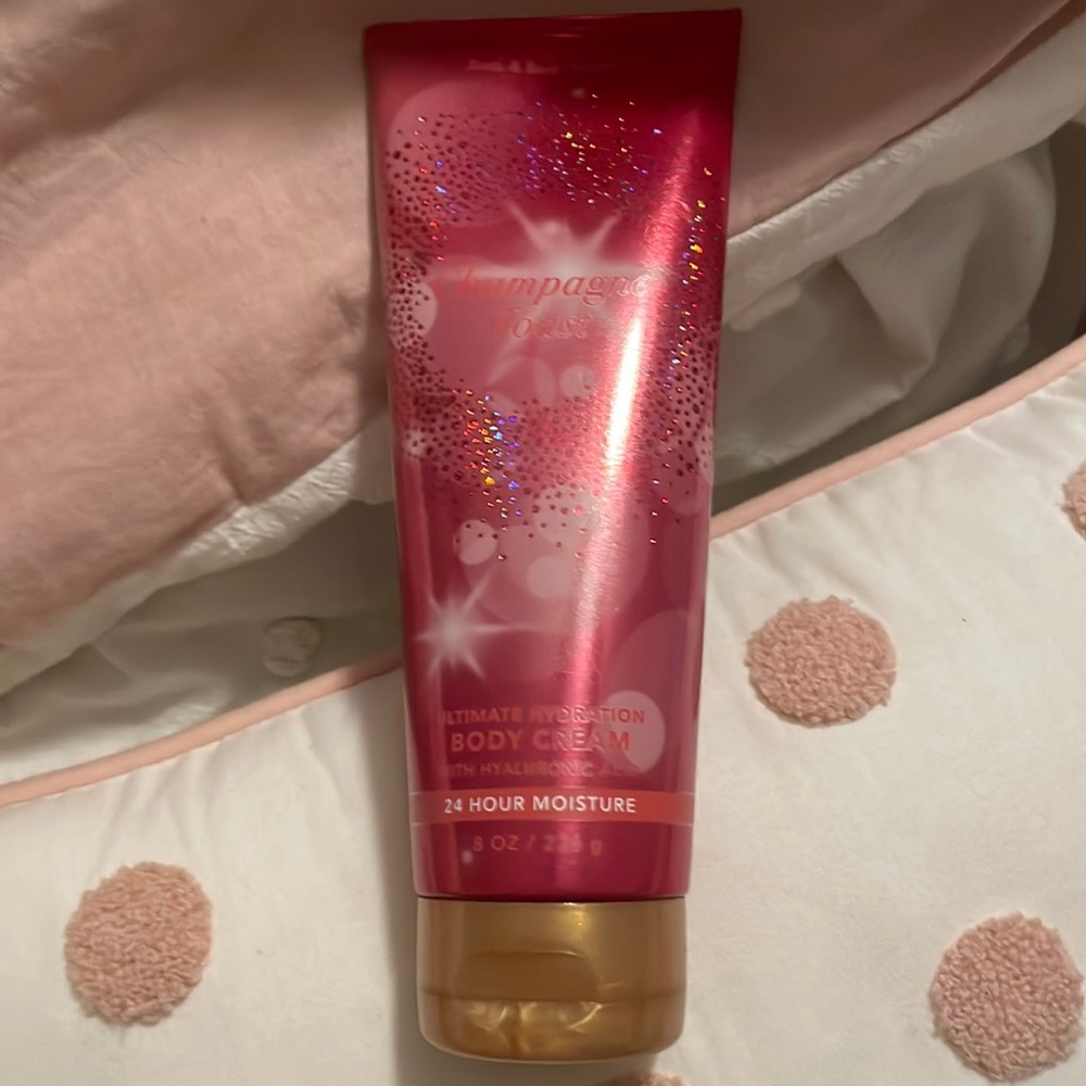 ✨Champagne Toast ✨ bath and Body works floral and fruity scented lotion‼️